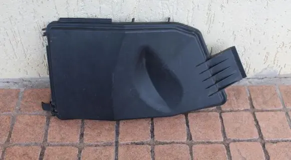 Mercedes-Benz C W203 Fuse box cover 2035450203