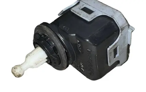 Volkswagen Golf IV Headlight level adjustment motor 6Y0941295 007878