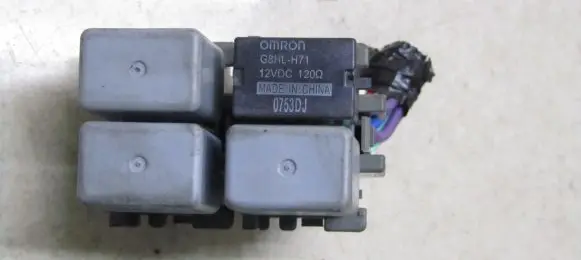 Honda CR-V Relay mounting block 