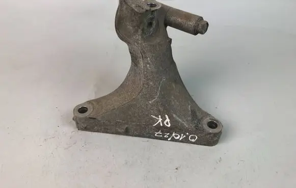 Subaru Outback Engine mounting bracket