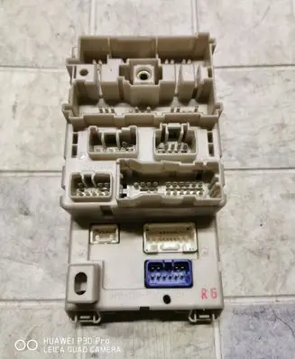 Toyota RAV 4 (XA20) Fuse box set 8273342061 5B110288