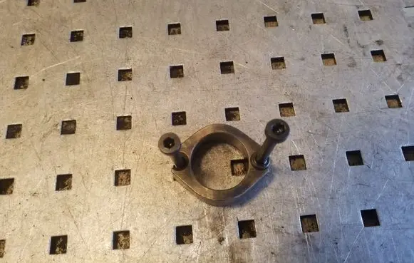 Subaru Outback Fuel Injector clamp holder