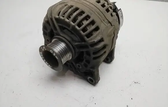 Renault Master II Generator/alternator 7711135812 255796 0124525133