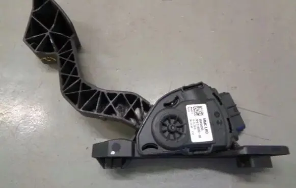 Mitsubishi Space Star Accelerator pedal position sensor 