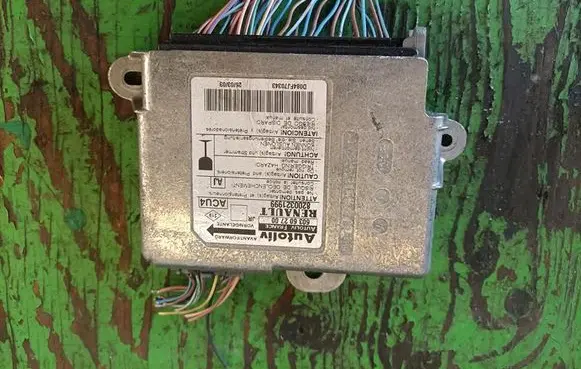 Renault Megane II Airbag control unit/module 8200321999