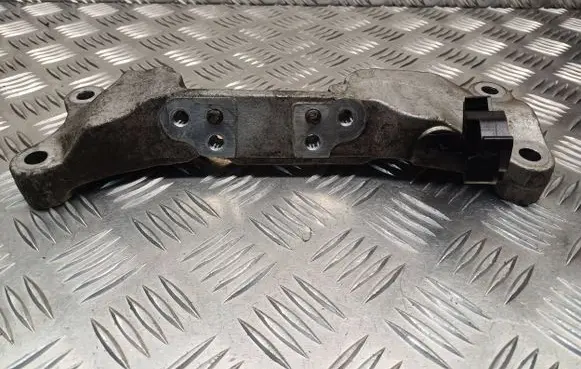 Peugeot 207 Engine mounting bracket 9654165780