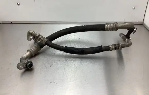 Opel Insignia A Air conditioning (A/C) pipe/hose 13220107