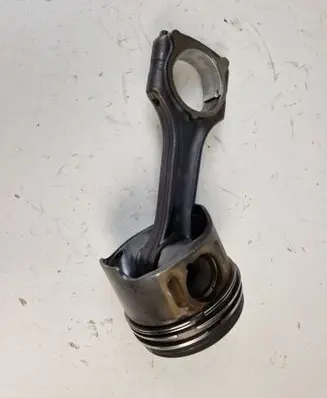 Mercedes-Benz Vito Viano W639 Piston with connecting rod