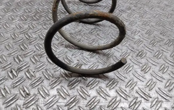 Toyota Prius (NHW20) Front coil spring