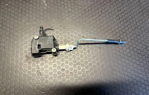 Volkswagen Golf V Central locking motor 5N0810773 1K5959782