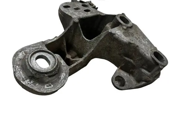 Audi A4 S4 B7 8E 8H Engine mounting bracket 8E0199352F