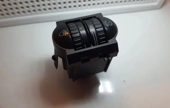 Volkswagen Golf V Headlight level height control switch 1K0941333D