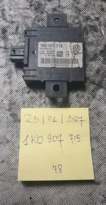 Volkswagen Golf V Gateway control module 1K0907719