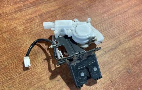 Mazda 6 Tailgate/trunk/boot lock/catch/latch B6701