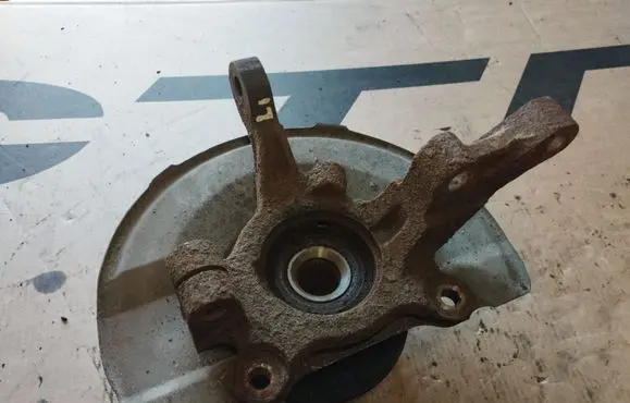 Front wheel hub spindle knuckle
