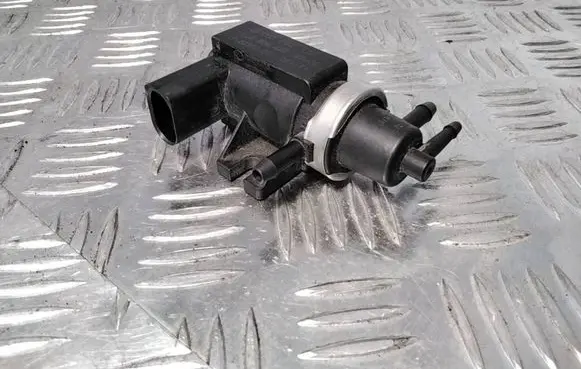 Audi A6 S6 C5 4B Turbo solenoid valve 1J0906627 06T174 72290320