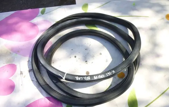 Volkswagen Caddy Rubber seal sliding door (on door) 