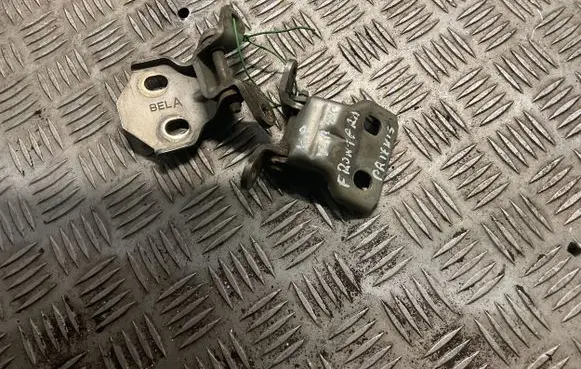 Opel Frontera B Front door lower hinge 