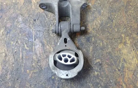 Renault Scenic III - Grand scenic III Engine mount bracket 37859F2