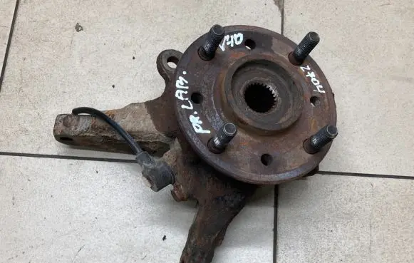 Volvo S40, V40 Front wheel hub spindle knuckle