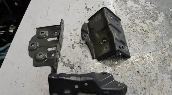 Renault Austral Fender mounting bracket