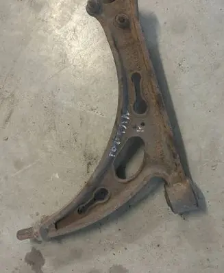 Volkswagen Touran I Front lower control arm/wishbone 1k04071536