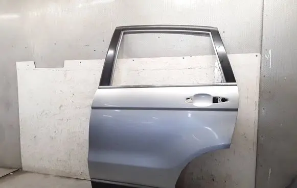 Honda CR-V Rear door