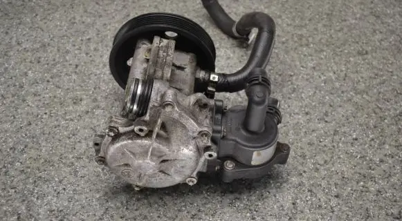 BMW 3 E46 Power steering pump 7500592
