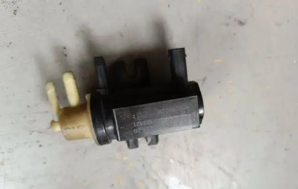 Mercedes-Benz E W212 Turbo solenoid valve A0091533128 12T171 70078208