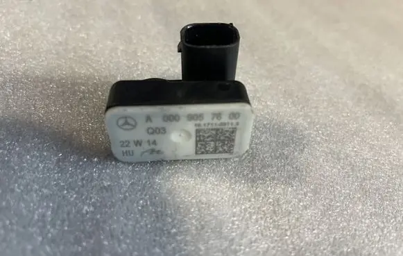 Mercedes-Benz B W247 Airbag deployment crash/impact sensor A0009057600