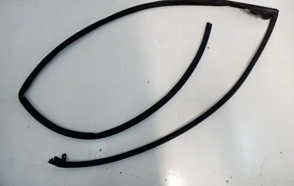 Peugeot 5008 II Rubber seal rear door 284384061R