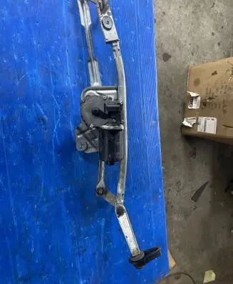Volvo XC90 Front wiper linkage and motor 30753091