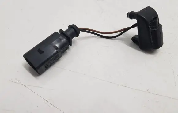 Skoda Scala Windshield washer spray nozzle 1Z0955986