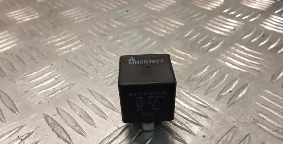 Mitsubishi Pajero Other relay MR301971