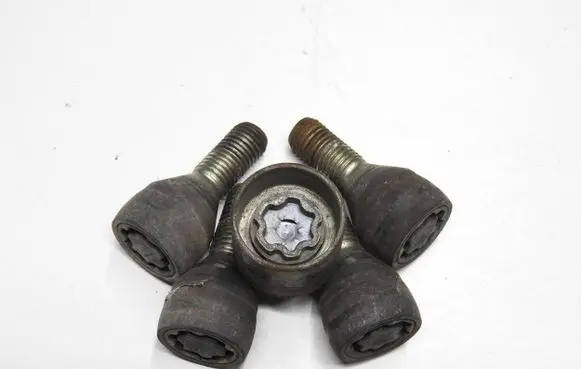 Suzuki SX4 Nuts/bolts 