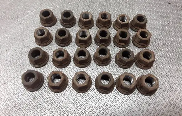 Iveco Daily 35.8 - 9 Nuts/bolts 