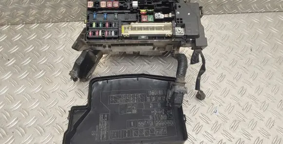 Toyota Verso Fuse box set 821110FP70