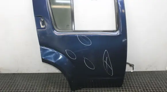 Nissan Pathfinder R51 Rear door