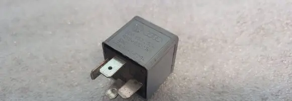 Audi A6 S6 C5 4B Other relay 8D0951253A PA66GF25 V23134B52X301