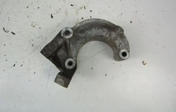 Suzuki Swift I Engine mounting bracket 