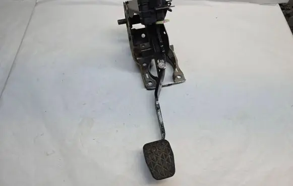 Mazda CX-7 Brake pedal