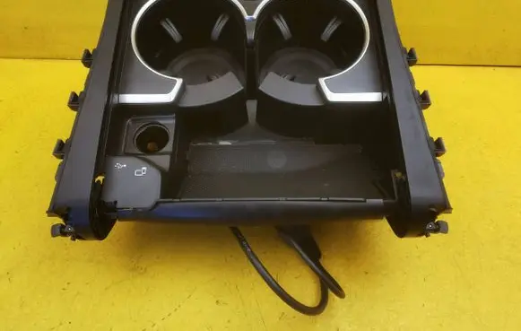 Mercedes-Benz GLE W167 Center console A1678109203