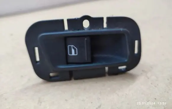 Volkswagen Tiguan Electric window control switch 5N0867255