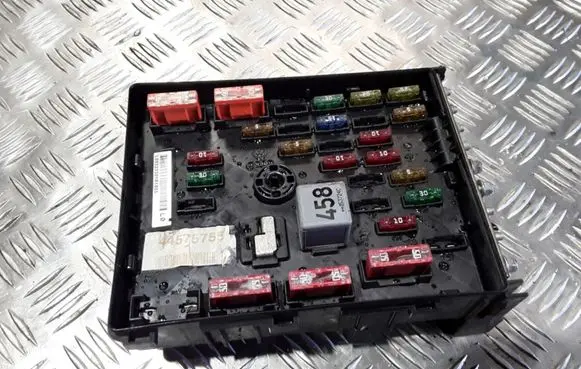 Volkswagen PASSAT B6 Fuse module 3C0937125