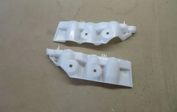 Dacia Duster III Front bumper mounting bracket 622217104R