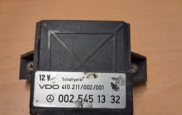 Mercedes-Benz 200 300 W123 Engine control unit/module 0025451332