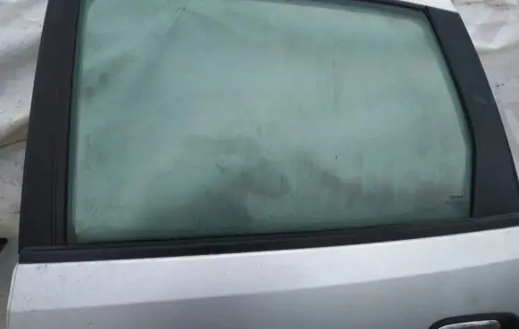 Rear door window glass