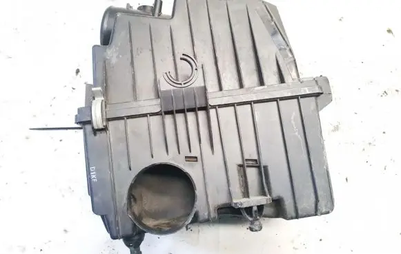 Mazda CX-7 Air filter box R2AX13Z01