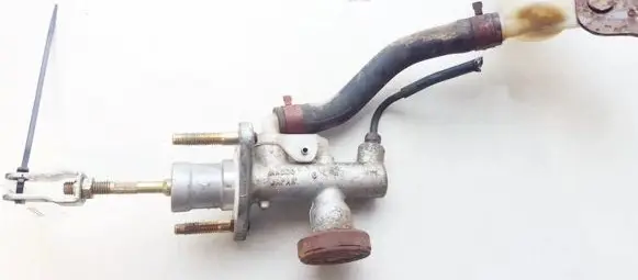 Nissan Almera N16 Clutch master cylinder