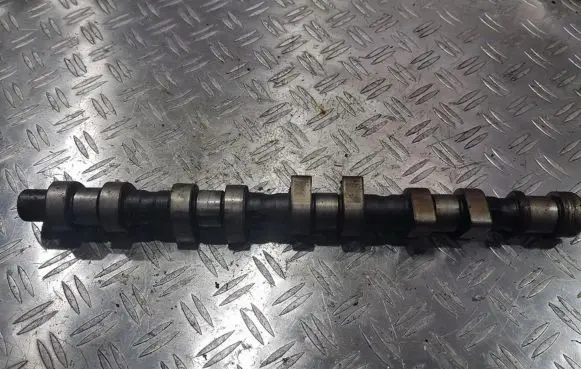 Opel Astra F Camshaft r90400098 nenustayta